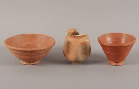 drei Gefäße, Terra Sigillata, RÖMISCH, 1.-3.Jh., Fundort: XANTEN, Provenienz: Sammlung Paul Kempkes