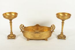 Tafelaufsatz Jardiniere und Paar Fußschalen, Bronze, vergoldet, um 1920
