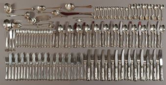 Speisebesteck für zwölf Personen, 800/ooo, Modell Chippendale, Kasten, Wilkens, Bremen, 20.Jh.