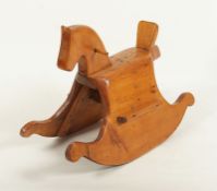 Schaukelpferd, Holz