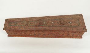 große Schatulle, Holz, Rotlack, Glassteine, Thailand