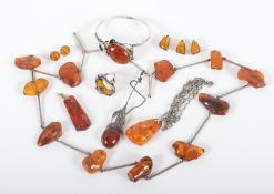 Konvolut Bernsteinschmuck, Silber gefasst