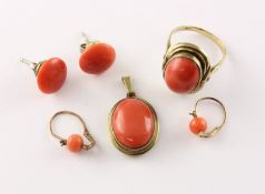 Konvolut Korallschmuck, teilw. 333/ooo Gelbgold