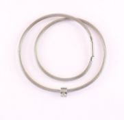 Brillantanhänger, 950/ooo Platin, an Weißgoldstrickkette, Zertifikat