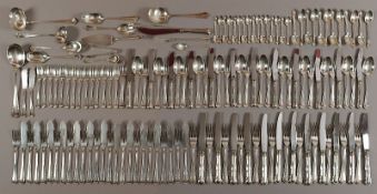 Speisebesteck für zwölf Personen, 800/ooo, Modell Chippendale, Kasten, Wilkens, Bremen, 20.Jh.