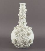 Vase mit aufgelegten Blumen, wohl Frankreich, 19.Jh.