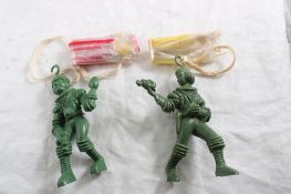 2 Space Parachute Space Men Set
