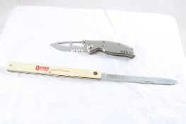 1 Folding Beretta Lockblade, 1 Adv. Fruit Knife