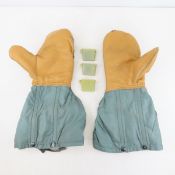 US Military Flyer Mittens & 3 Sets Earplugs