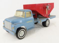 ERTL International Harvester Gravity Feed Truck