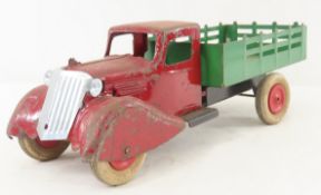 Wyandotte Red & Green Stake Truck