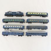 European Engine & 7 Pullman Passenger Cars- HO
