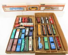 Loose & Boxed HO Scale Engines & Cars- some TYCO