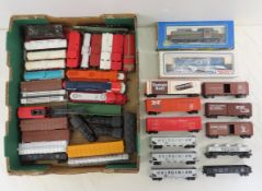 L&N and Grand Trunk HO Engines w/25+ Freight Cars