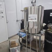 Used Maxant Commercial Stainless Steel Jacketed 42 Gallon Bottling Tank w/ Mixing Arm. Model 600-5