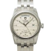 Tudor Glamour