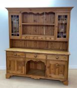 A pine Welsh dresser with glazed upper cabinets, height 198cm, width 175cm, depth 47cm.