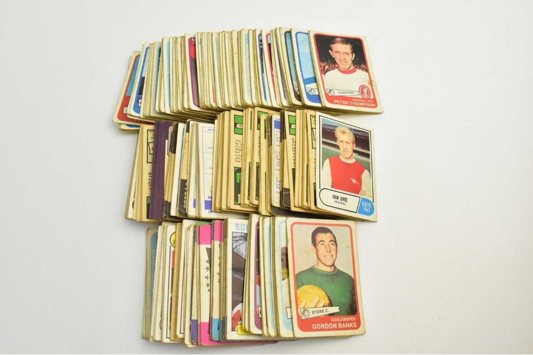 A&BC CHEWING GUM; a large collection of football collectors' cards, with different coloured backs - Image 5 of 9