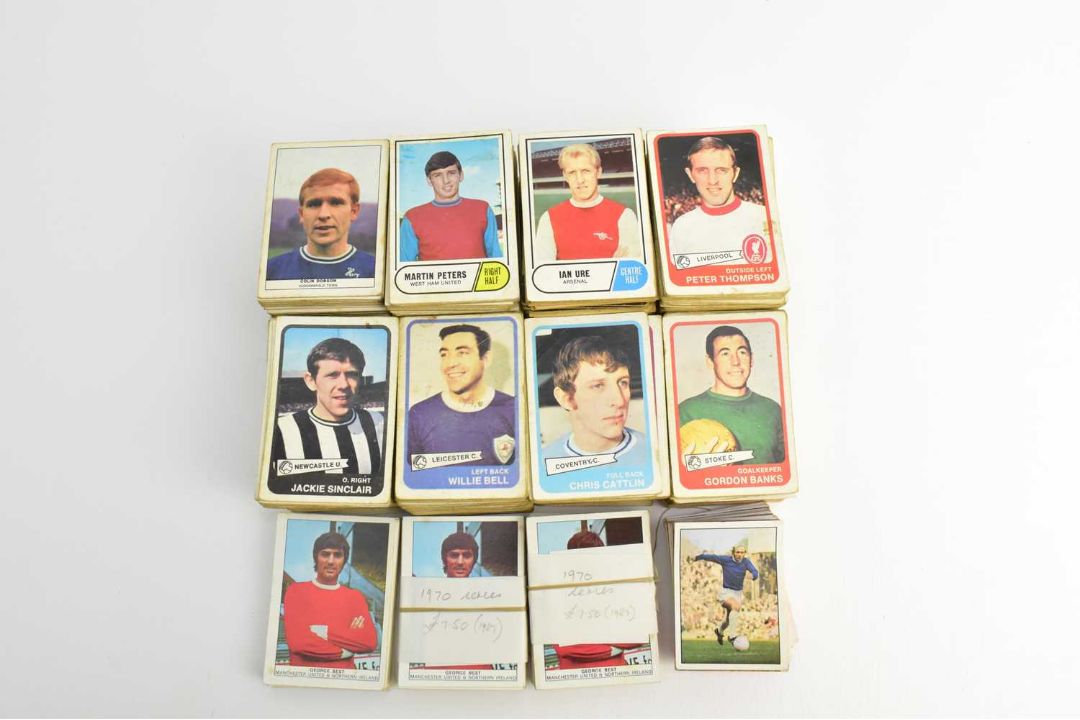 A&BC CHEWING GUM; a large collection of football collectors' cards, with different coloured backs - Image 4 of 9