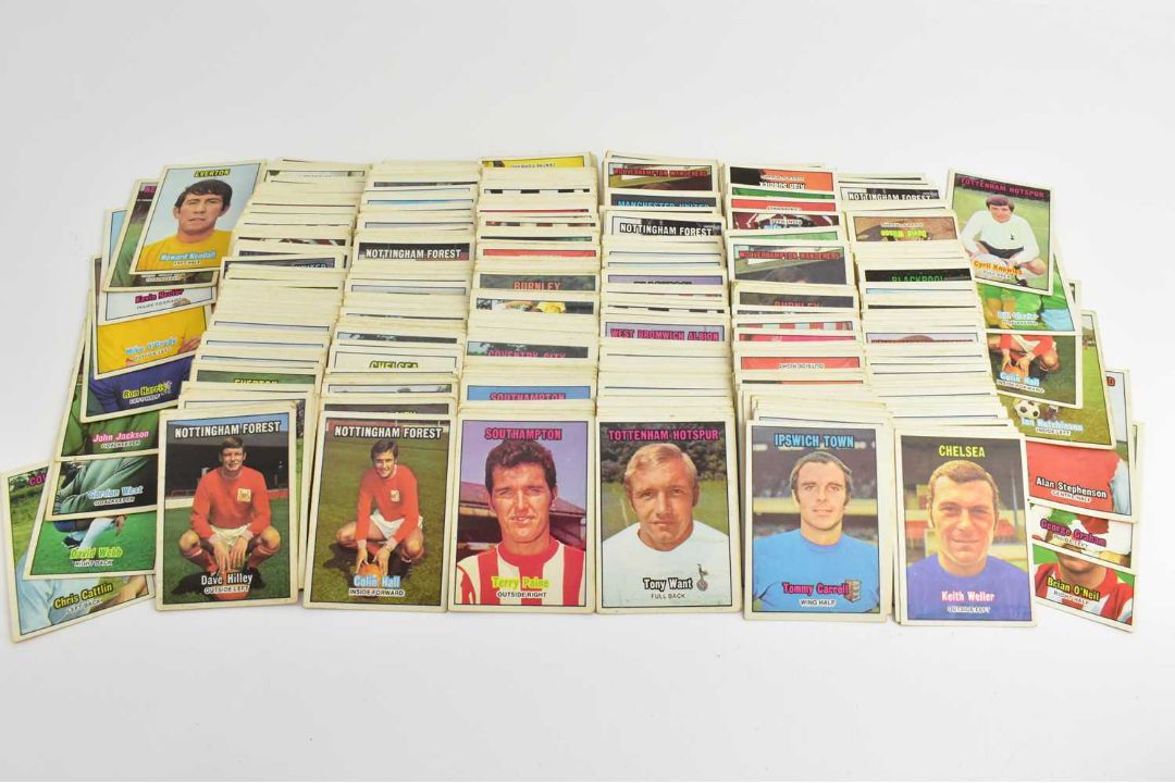 A&BC CHEWING GUM; a collection of approximately seven hundred and fifty British footballers from the - Image 1 of 5