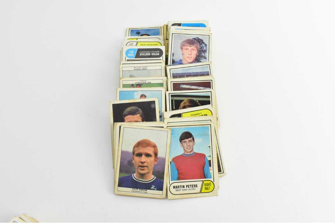 A&BC CHEWING GUM; a large collection of football collectors' cards, with different coloured backs - Image 8 of 9
