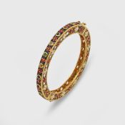 Traditioneller indischer Bangle mit Rubinen