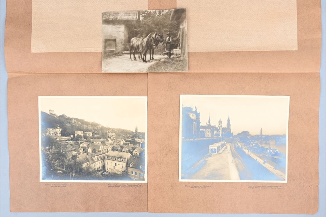 Zwei historische Fotografien von Dresden und eine Beigabe - Bild 1 aus 4