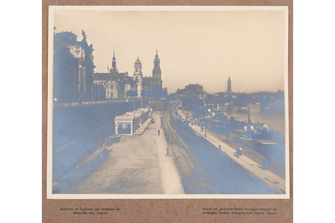 Zwei historische Fotografien von Dresden und eine Beigabe - Bild 2 aus 4