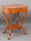 Formschöner Biedermeier-Nähtisch