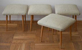 Vier Midcentury-Hocker