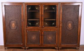 Highboard/ Esszimmerschrank im Chippendale-Stil