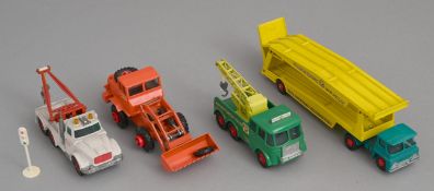 Vier Spielzeugautos der Firma Matchbox, Lesney Products & Co Ltd., London, England.  Metall, Plasti