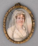 Porträtminiatur einer Dame mit weißem Schleier