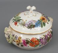 Kleine Terrine mit Hausmalerei Wildblumendekor, Meissen