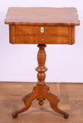 Zierlicher Nähtisch Spätbiedermeier