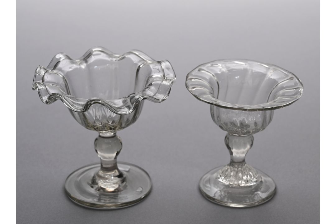 Zwei kleine Biedermeier-Fußschalen - Bild 1 aus 2