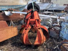 GENSCO P7M SEA HUNTER ORANGE PEEL GRAPPLE 5-tyne, swivel coupler, fits 4-16 ton machines. Located: