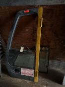JD 80C CAB DOOR SUPPORT EQUIPMENT