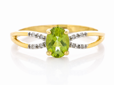 9ct Yellow Gold Diamond And Peridot Ring (P0.69) 0.03 Carats