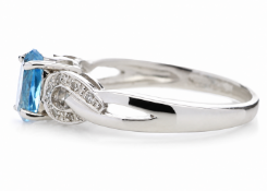 9ct White Gold Diamond And Blue Topaz Ring 0.05 Carats