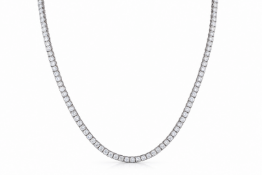 This exquisite 18ct white gold tennis necklace is a luxurious celebration of sparkle, featuring 10.