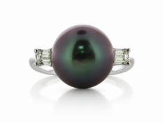 18ct White Gold South Sea Pearl And Baguette Cut Diamond Ring (PL11) 0.41 Carats