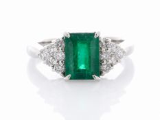 Platinum Ladies Dress Diamond And Emerald Ring (E1.67) 0.37 Carats