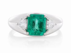 Platinum Ladies Dress Diamond And Emerald Ring (E1.90) 0.37 Carats
