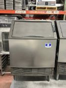 Manitowoc Model UYF-0190A-161B - 193 lbs Half Dice Cube Air-Cooled Undercounter Ice Machine
