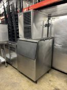 Hoshizaki Model KM-520MAJ Crescent® Cuber Icemaker, Self Contained w/Bin