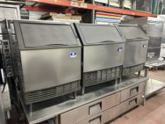 Manitowoc Model UYF-0190A-161B - 193 lbs Half Dice Cube Air-Cooled Undercounter Ice Machine