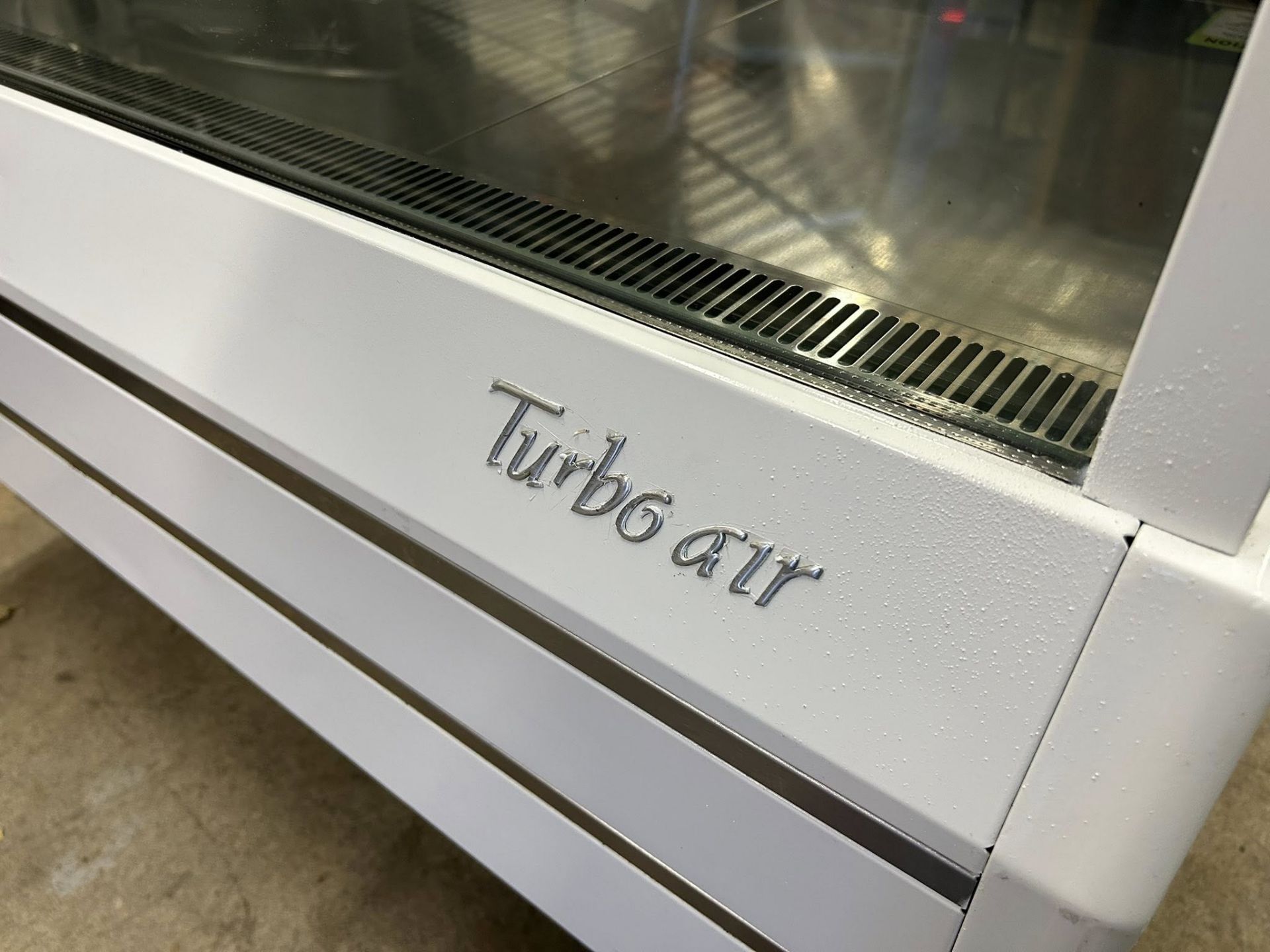 Turbo Air TCGB-48 48 1/2" Full Service Bakery Display Case w/ Curved Glass - (3) Levels, 115v - Image 4 of 8