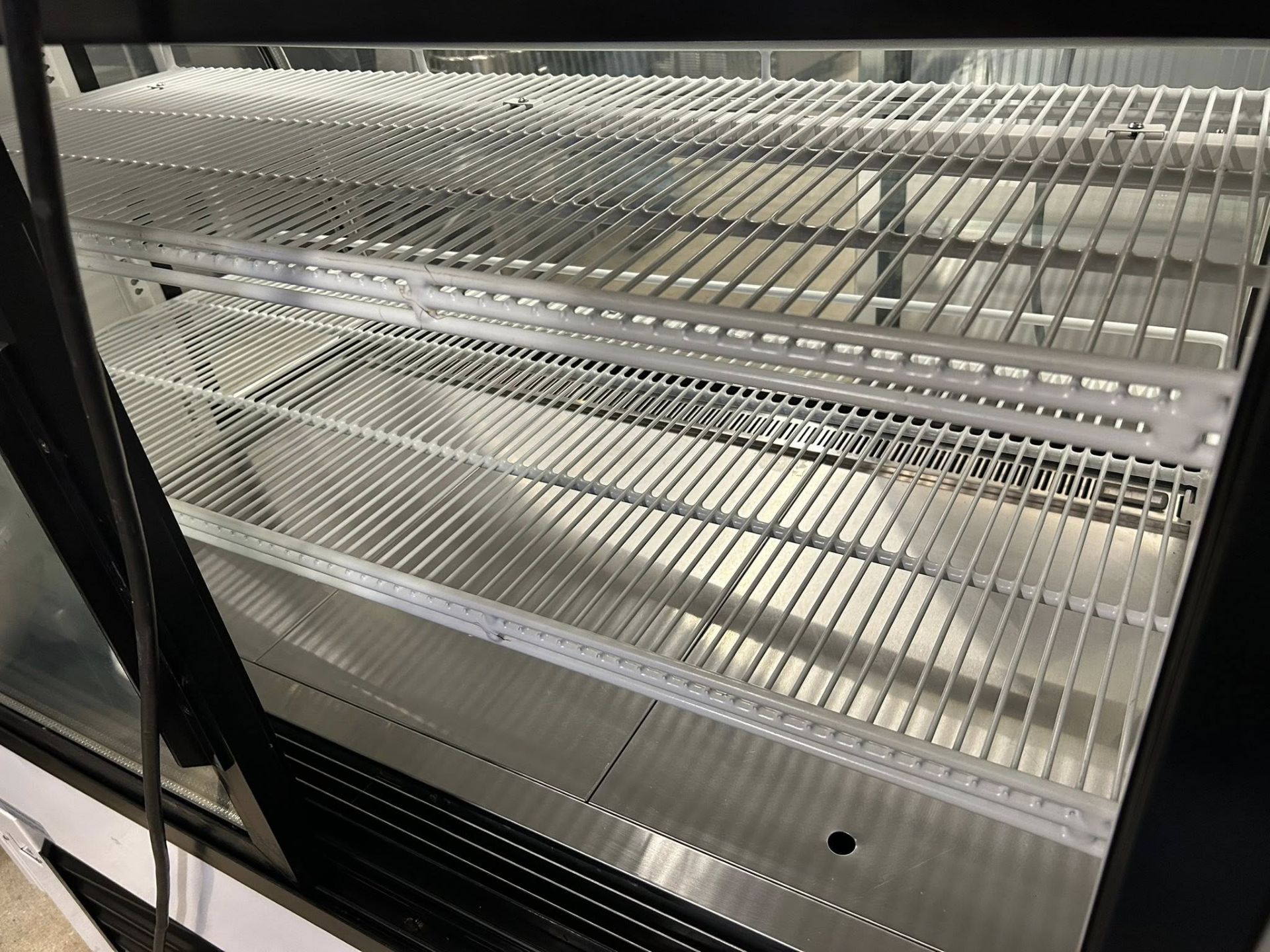 Turbo Air TCGB-48 48 1/2" Full Service Bakery Display Case w/ Curved Glass - (3) Levels, 115v - Image 7 of 8