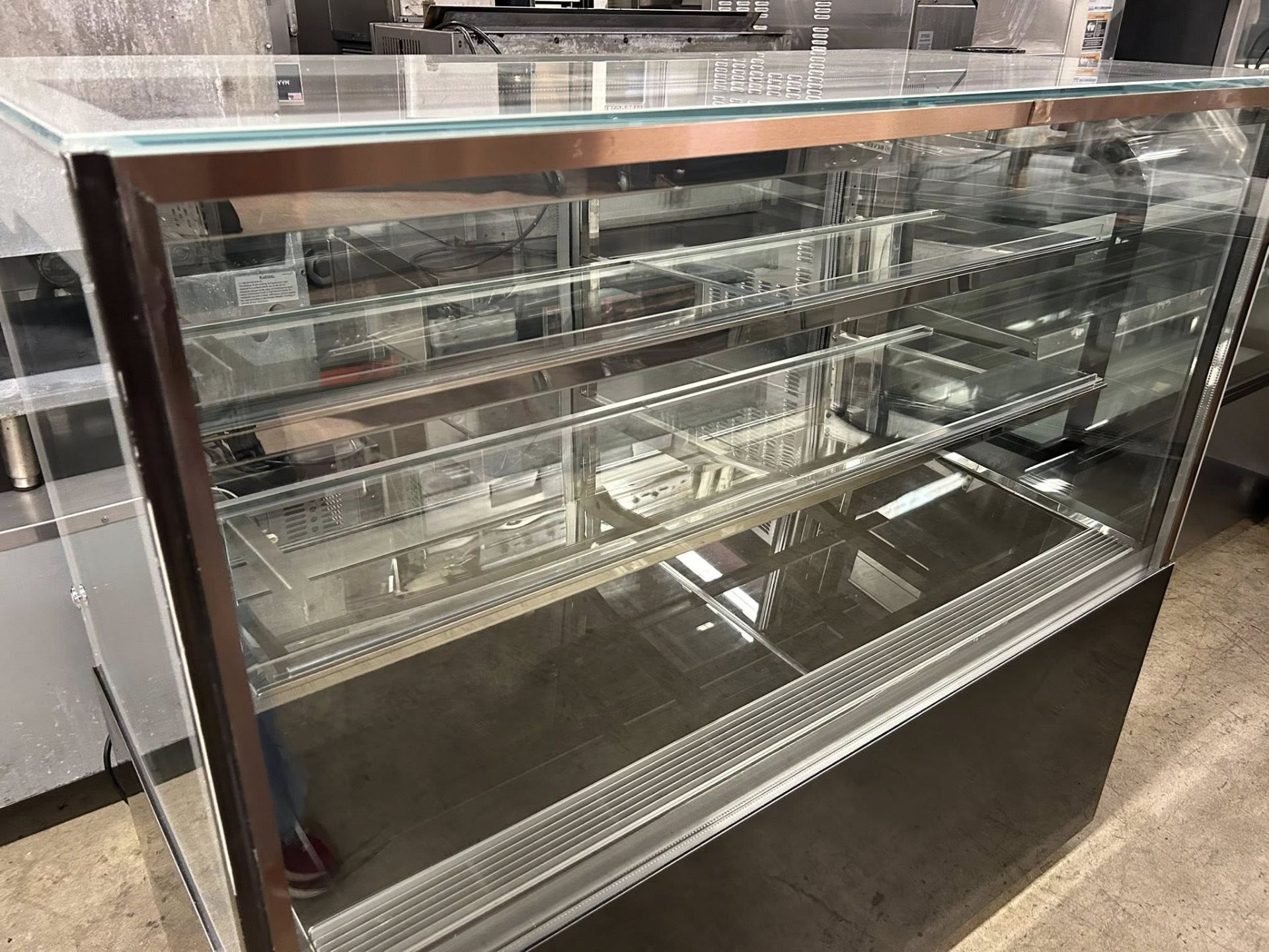 King 57" Straight Glass Refrigerated Bakery Display Case, Black - Image 7 of 8